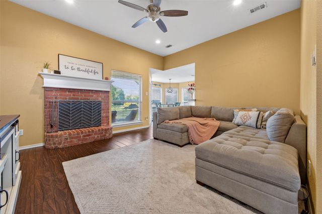 304 Daisy Road, Midlothian, TX 76065