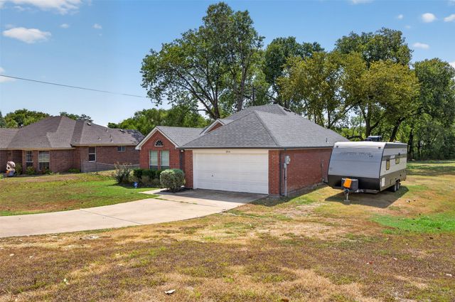 304 Daisy Road, Midlothian, TX 76065