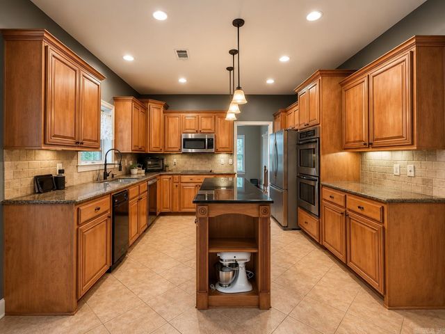 104 Leigh Circle, Hot Springs, AR 71901