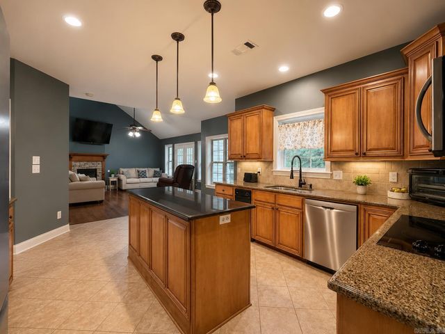 104 Leigh Circle, Hot Springs, AR 71901