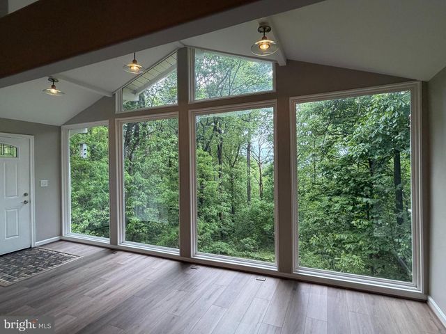 146 TRILLIUM TRAIL RD, Linden, VA 22642