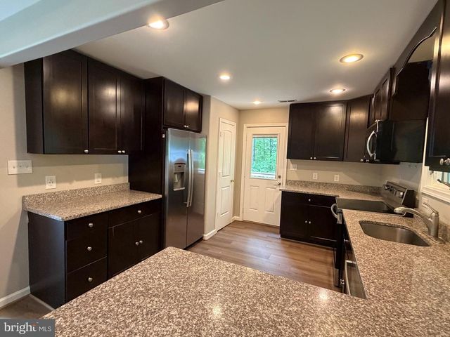 146 TRILLIUM TRAIL RD, Linden, VA 22642