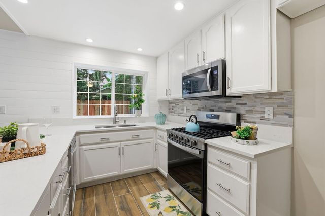 5718 Cobblestone Dr, Rocklin, CA 95765
