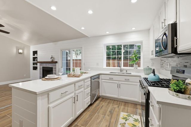 5718 Cobblestone Dr, Rocklin, CA 95765