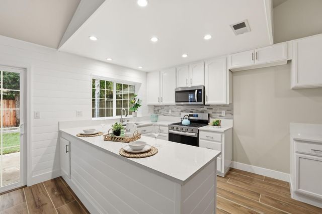 5718 Cobblestone Dr, Rocklin, CA 95765