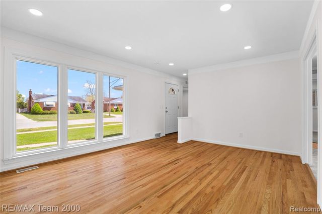 6135 Ardmore Street, Dearborn Heights, MI 48127
