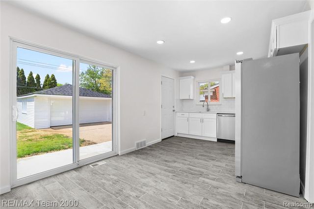 6135 Ardmore Street, Dearborn Heights, MI 48127