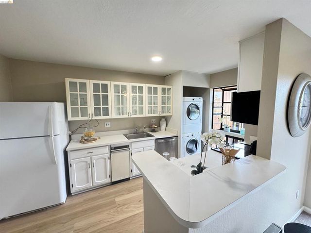 16363 Saratoga St 202E, San Leandro, CA 94578