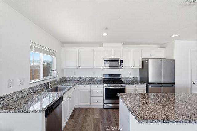 570 Farmstead, Hemet, CA 92543