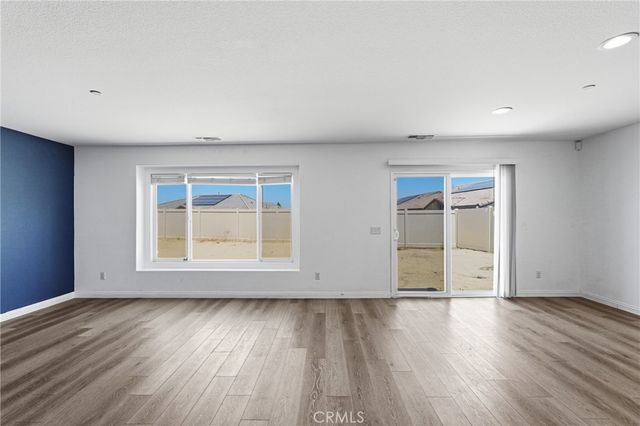 570 Farmstead, Hemet, CA 92543