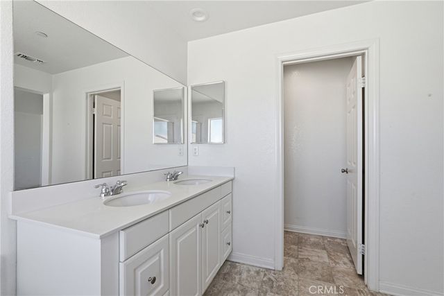 570 Farmstead, Hemet, CA 92543
