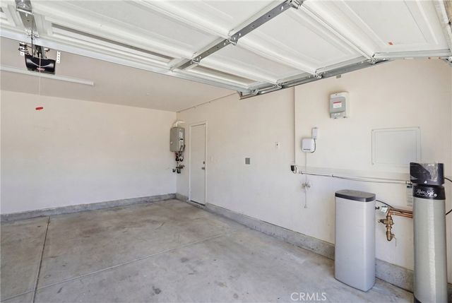 570 Farmstead, Hemet, CA 92543