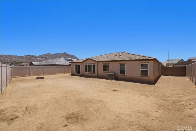 570 Farmstead, Hemet, CA 92543