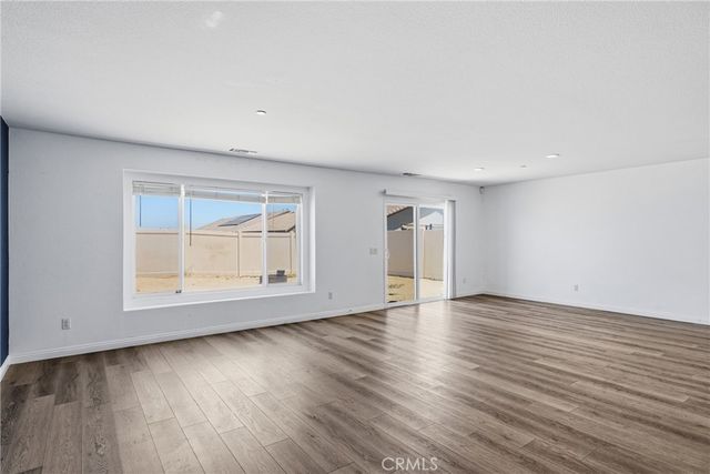 570 Farmstead, Hemet, CA 92543