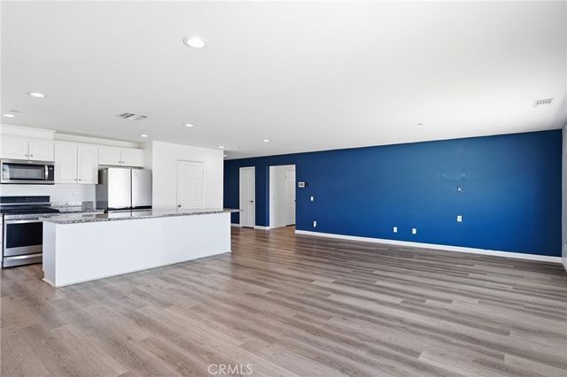 570 Farmstead, Hemet, CA 92543