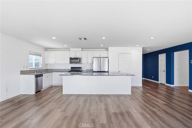 570 Farmstead, Hemet, CA 92543