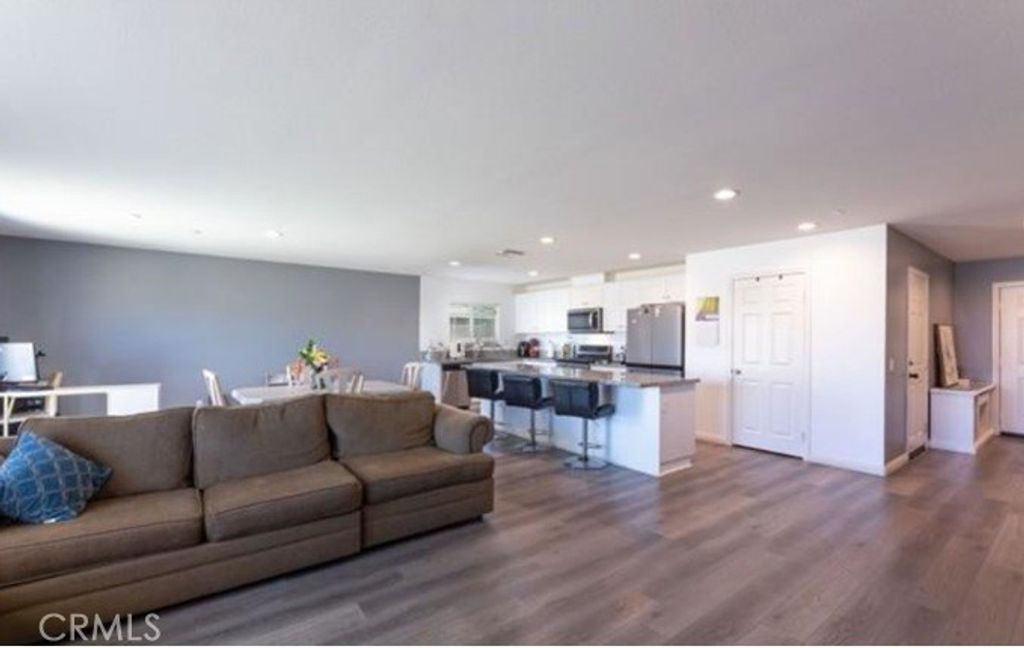 Image 4 of property listing at 570 Farmstead, Hemet, CA 92543