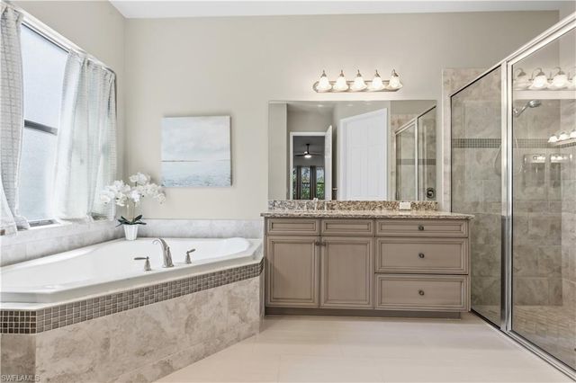 2870 Cinnamon Bay CIR NW, Naples, FL 34119