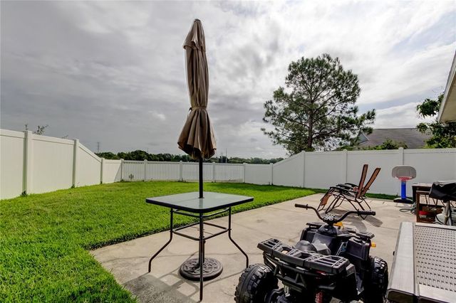 8423 CANTERBURY LAKE BOULEVARD, Tampa, FL 33619