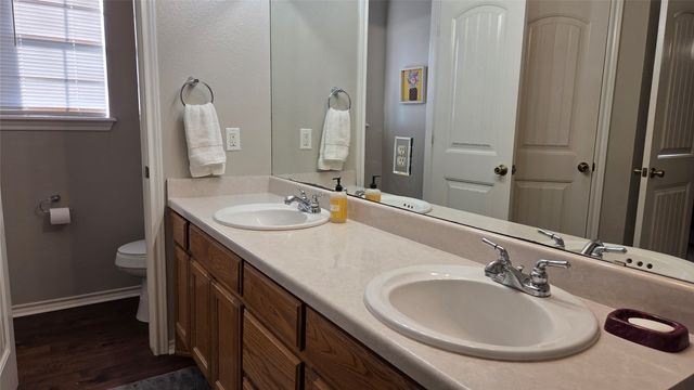 904 Roseanne Drive, Commerce, TX 75428