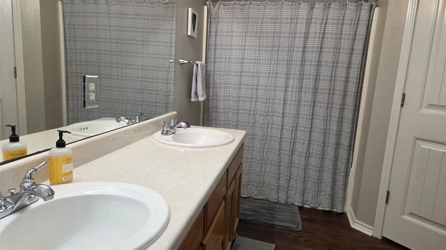 904 Roseanne Drive, Commerce, TX 75428