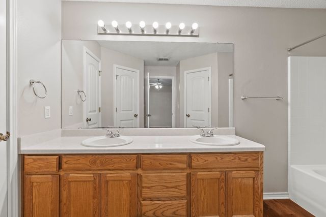 904 Roseanne Drive, Commerce, TX 75428