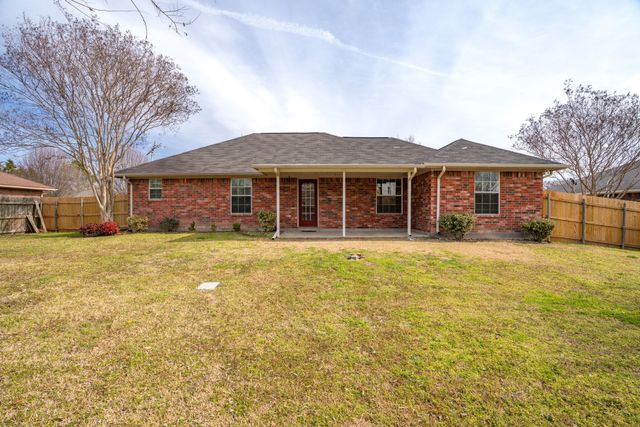 904 Roseanne Drive, Commerce, TX 75428