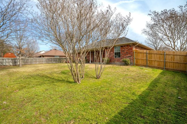 904 Roseanne Drive, Commerce, TX 75428