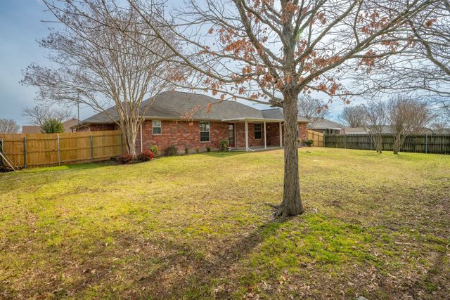 904 Roseanne Drive, Commerce, TX 75428