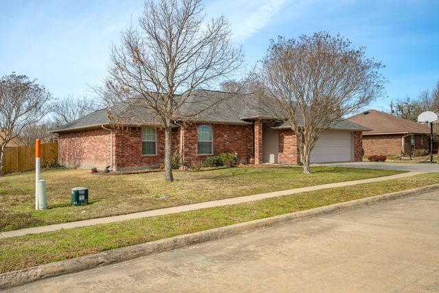 904 Roseanne Drive, Commerce, TX 75428