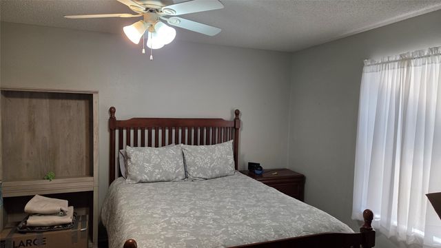 904 Roseanne Drive, Commerce, TX 75428