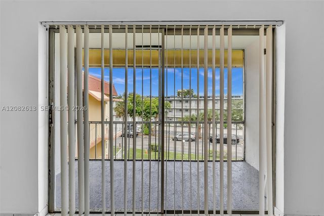 1540 NE 191st St 320, Miami, FL 33179