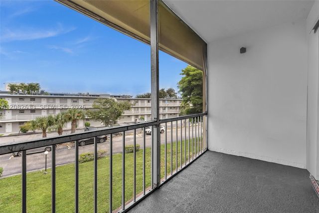1540 NE 191st St 320, Miami, FL 33179