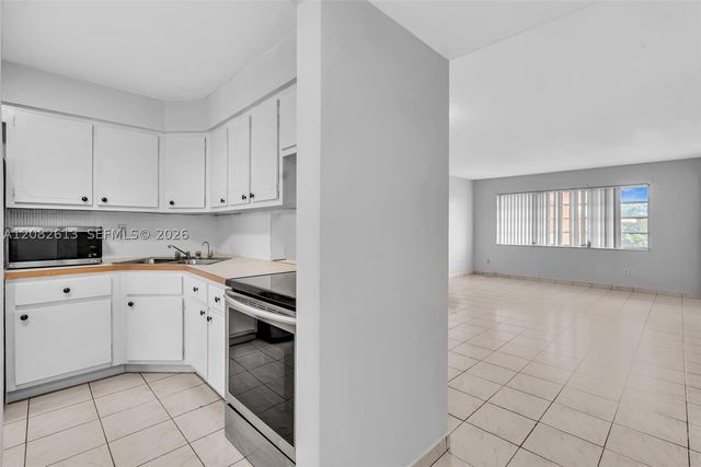 1540 NE 191st St 320, Miami, FL 33179