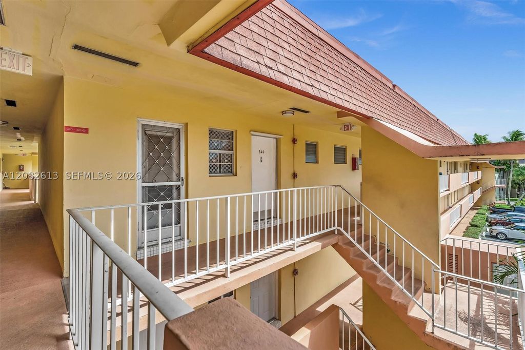 1540 NE 191st St 320, Miami, FL 33179