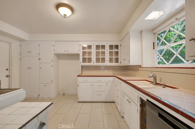 5161 Canoga Avenue, Woodland Hills, CA 91364