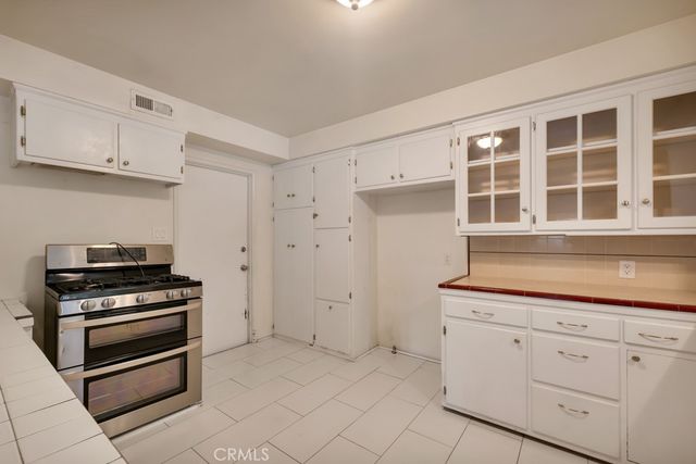 5161 Canoga Avenue, Woodland Hills, CA 91364