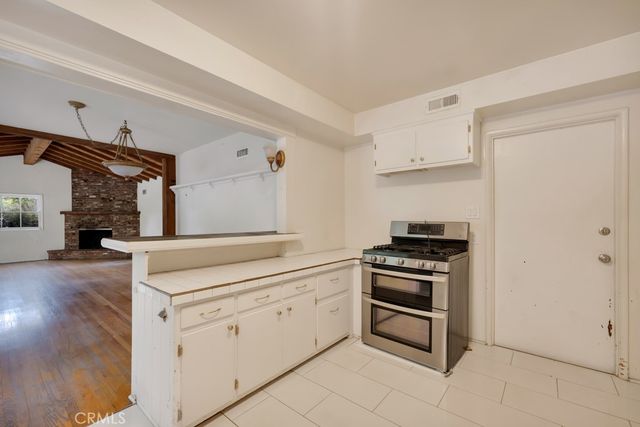 5161 Canoga Avenue, Woodland Hills, CA 91364