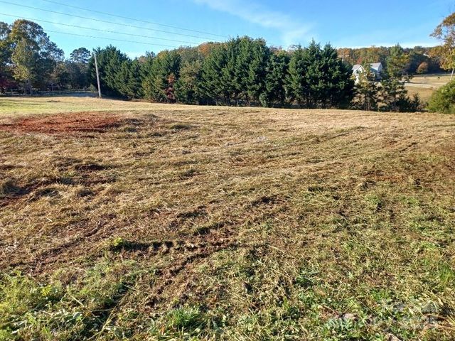 000 Golf Course Road, Columbus, NC 28722