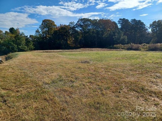 000 Golf Course Road, Columbus, NC 28722