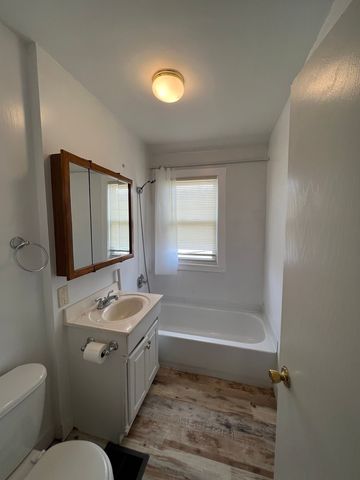 222 S Elmwood Avenue, Davenport, IA 52802
