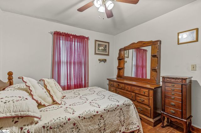 573 Mauldin Lake Road, Liberty, SC 29657