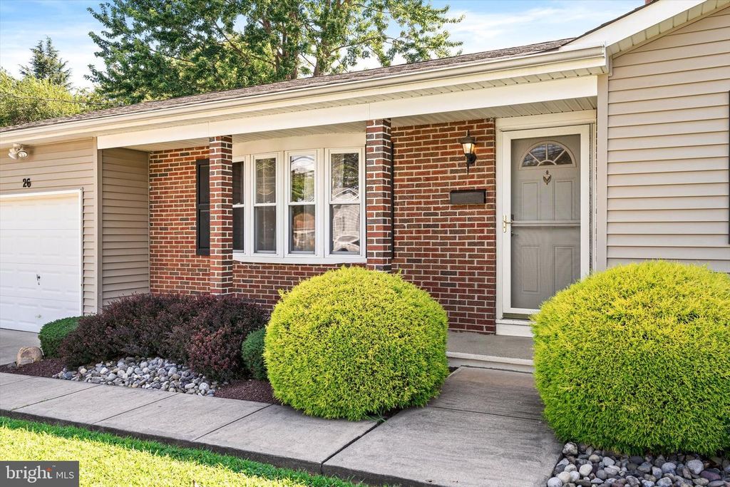 26 COMPTON WAY, Hamilton, NJ 08690