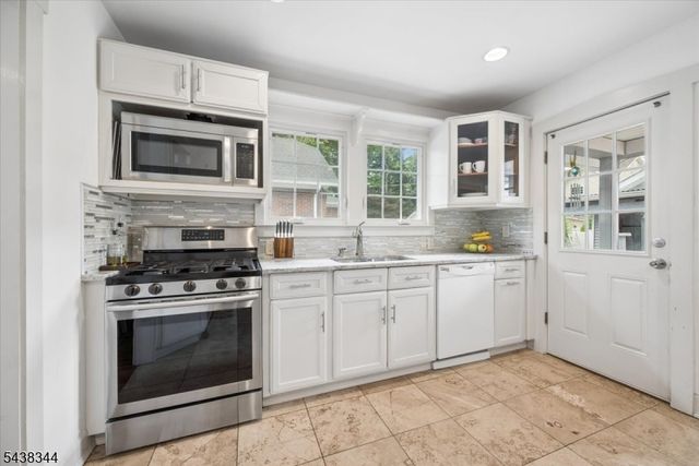 15 Clover Pl, Mine Hill Twp., NJ 07803