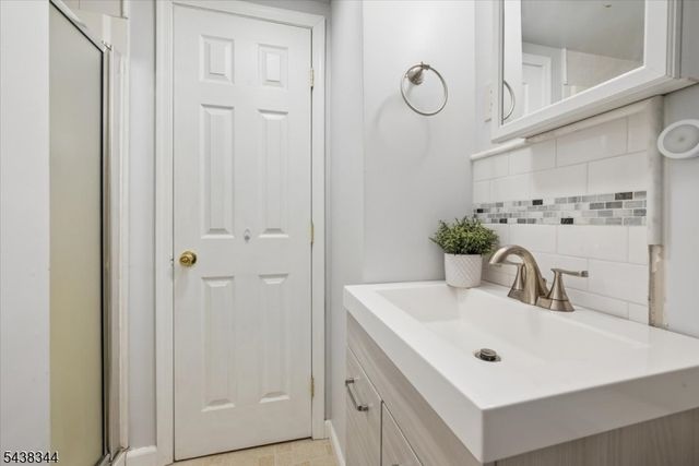 15 Clover Pl, Mine Hill Twp., NJ 07803