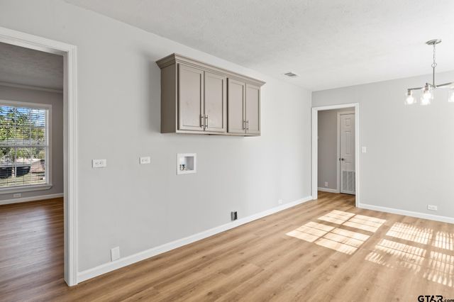 402 Gay Ave, Palestine, TX 75801