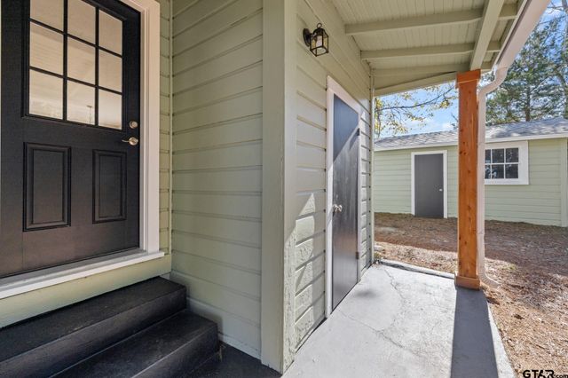 402 Gay Ave, Palestine, TX 75801