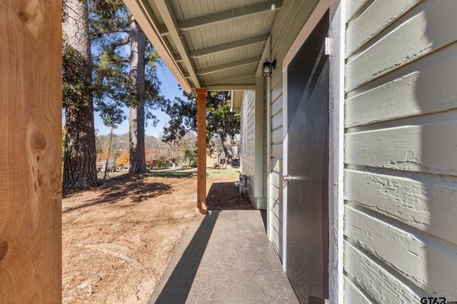 402 Gay Ave, Palestine, TX 75801