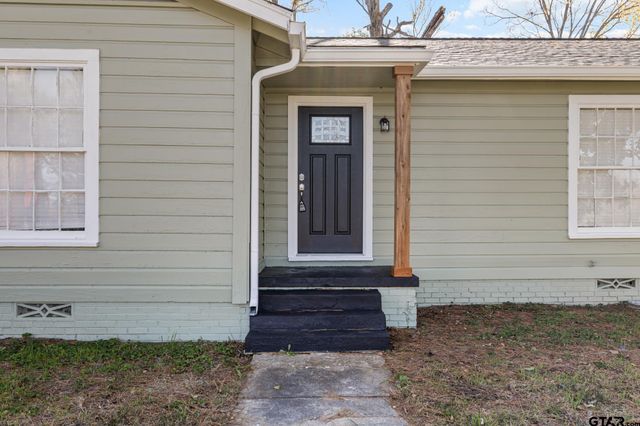 402 Gay Ave, Palestine, TX 75801