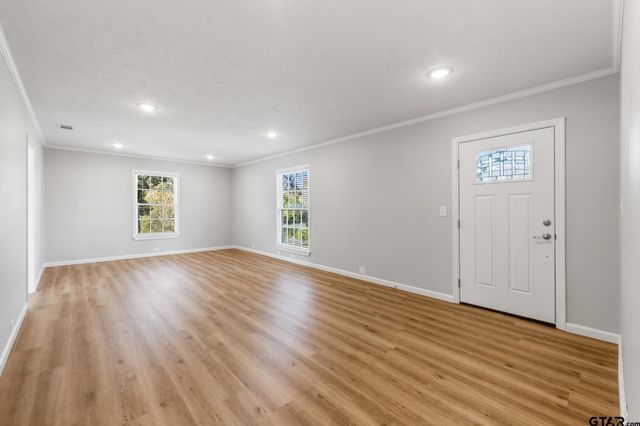 402 Gay Ave, Palestine, TX 75801